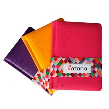 AGENDA 2027 A6 10X15 DIARIA ENCUAD. SIMIL CUERO 3 COLORES KATANA 519684  PEN01