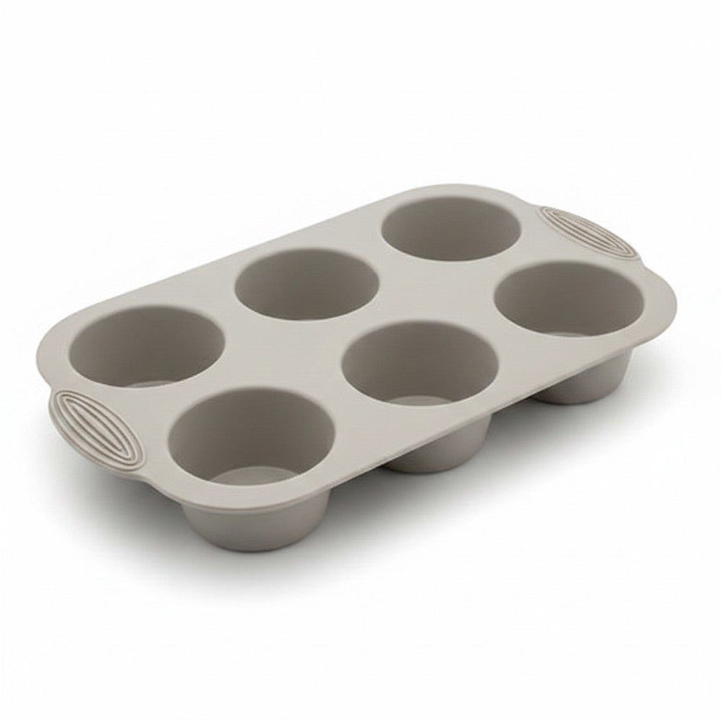 Molde para 6 muffins de silicona color gris claro de la marca WISHFUL con asas laterales texturizadas