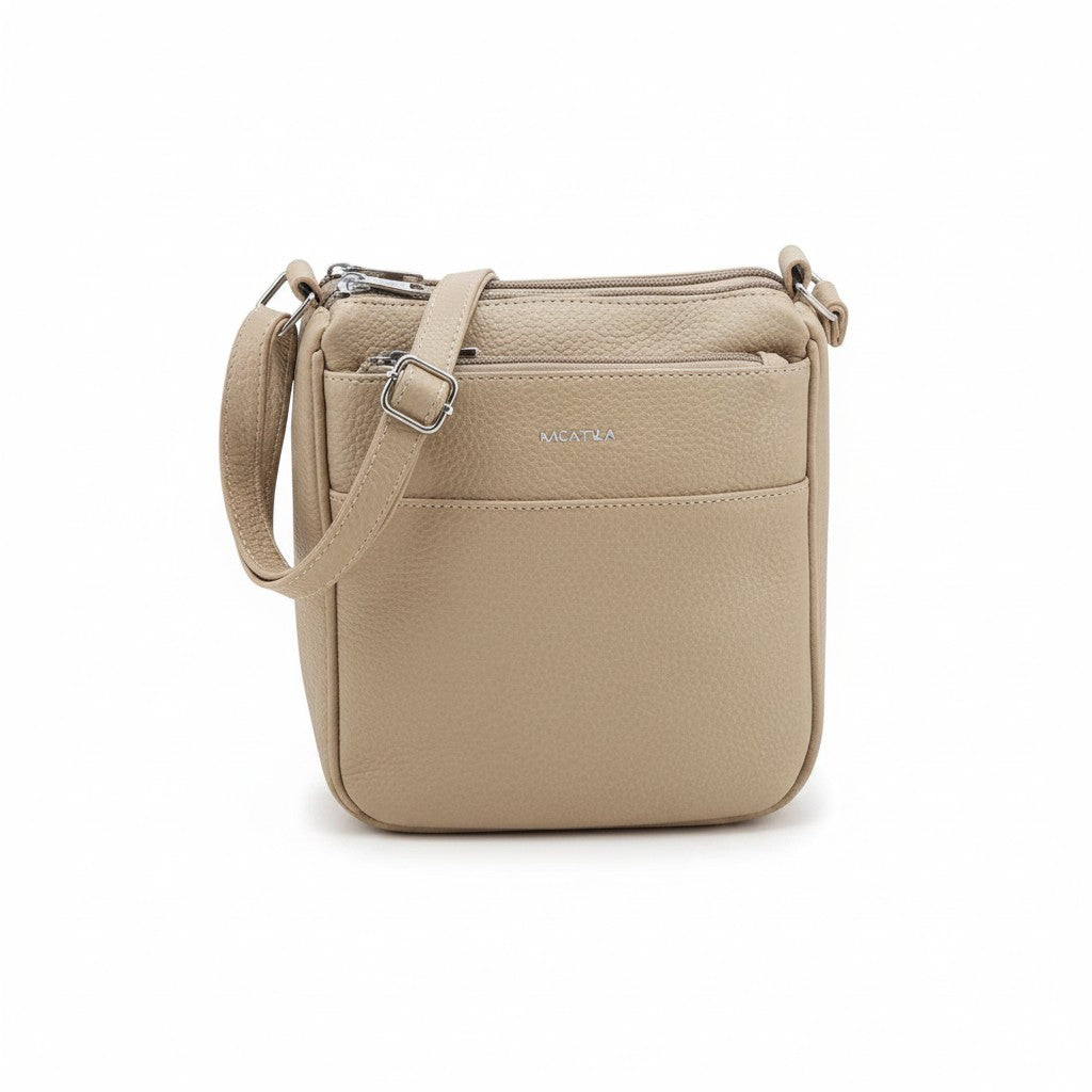 Morral WISHFUL Amayra de cuero sintético graneado en color beige con múltiples compartimentos y correa ajustable