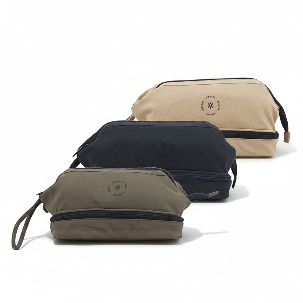 Set de tres portacosméticos WISHFUL tipo boca de pez en colores beige, azul marino y verde oliva con cierre