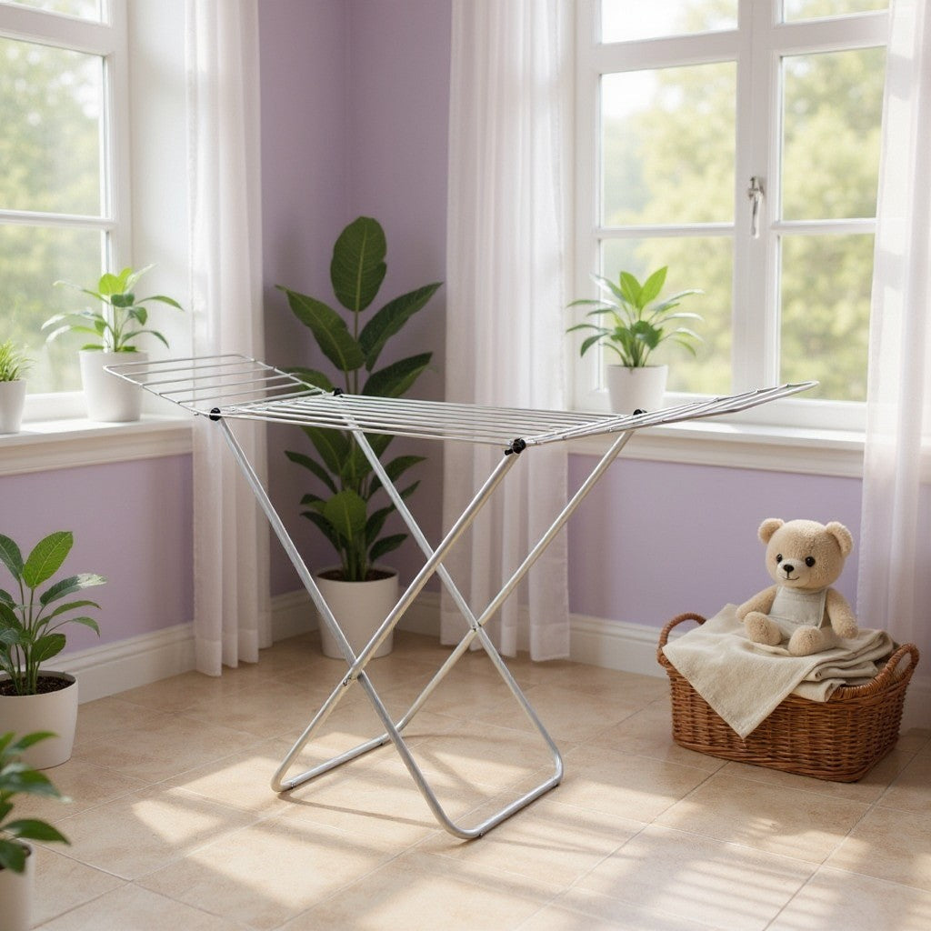 Tendedero de pie WISHFUL con alas laterales, estructura de caño blanco, ideal para secar ropa en interiores.
